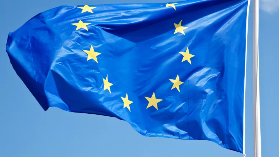 EU-flagga i vinden