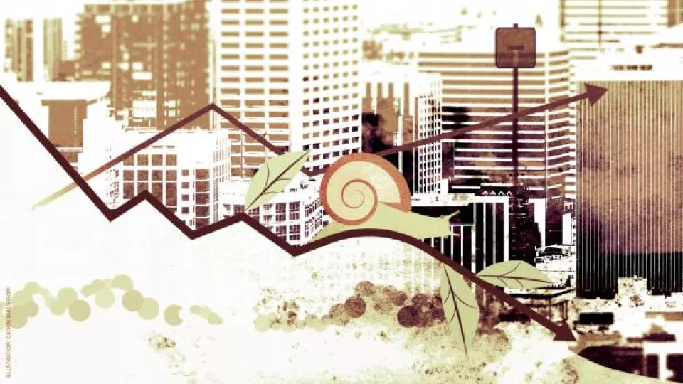 Collage -En snigel kryper i en nedåtgående kurva med höghussiluett bakom sig
