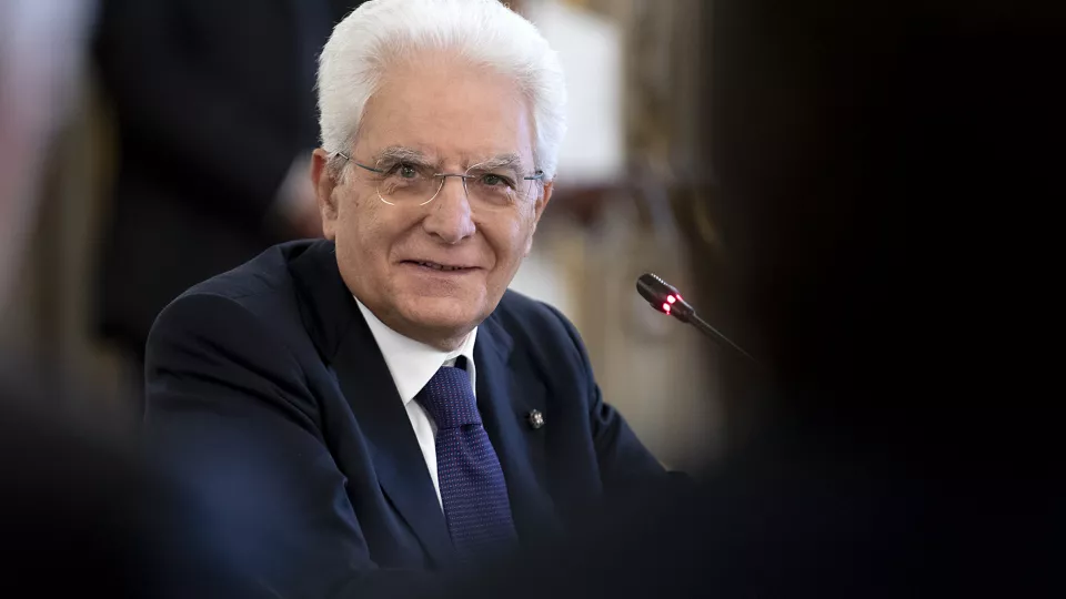 bild av leende italiensk president