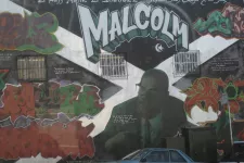 En muralmålning av Malcolm X. Foto Salim Virji/Flickr