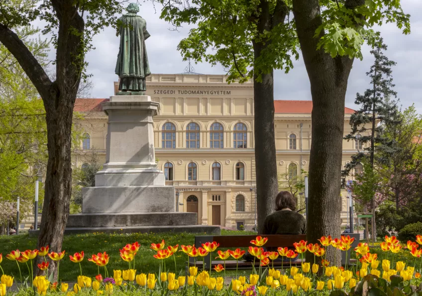 Universitetsbyggnad vid University of Szeged, Ungern. Foto.